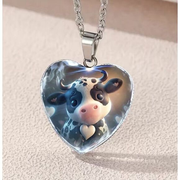 Cow Heart Shaped Crystal Pendant Necklace. 3D Cow. New. 5 - Picture 1 of 5